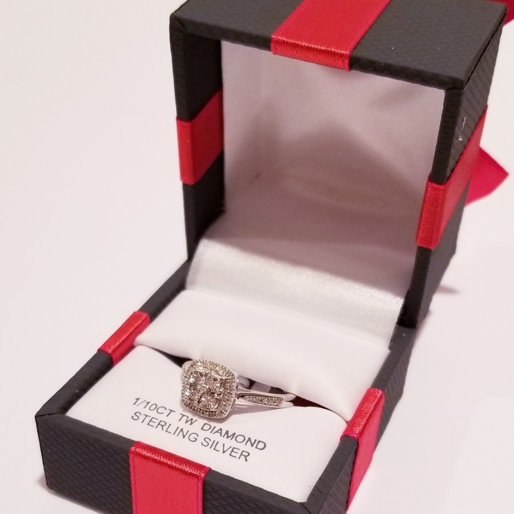 1/10 CT. T.W. Genuine Diamond Ring - Picture 4 of 7
